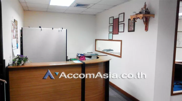 4  Office Space For Rent in Charoennakorn ,Bangkok BTS Wongwian Yai at Thai Virawat Building AA13351
